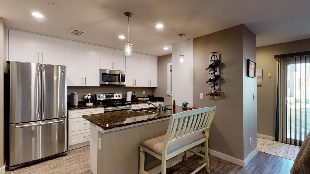Ah-J136 All New Construction, First Floor Condo Near Marina ポート・アランサス エクステリア 写真